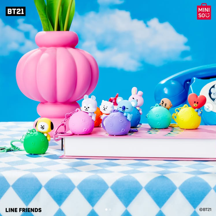 BT21 - LIGHT UP KEYCHAIN